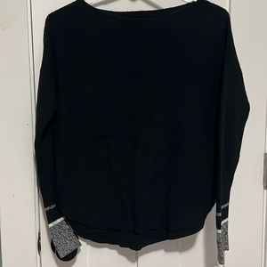 Black long sleeve sweater ❄️❄️❄️ Small